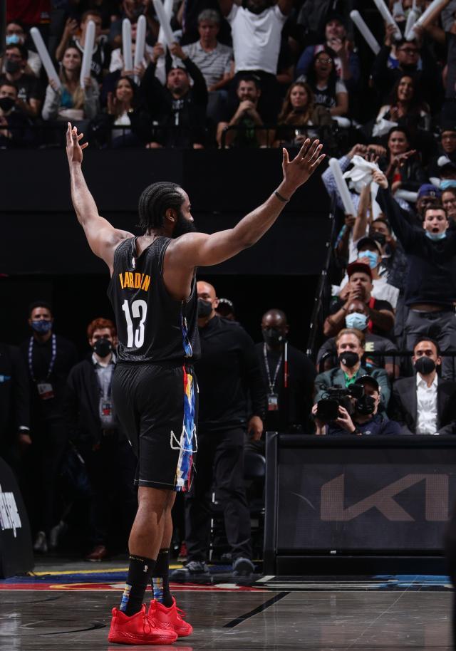 华体会官方网站-30+三双收割系列赛 季后赛哈登也可以如此骇人！