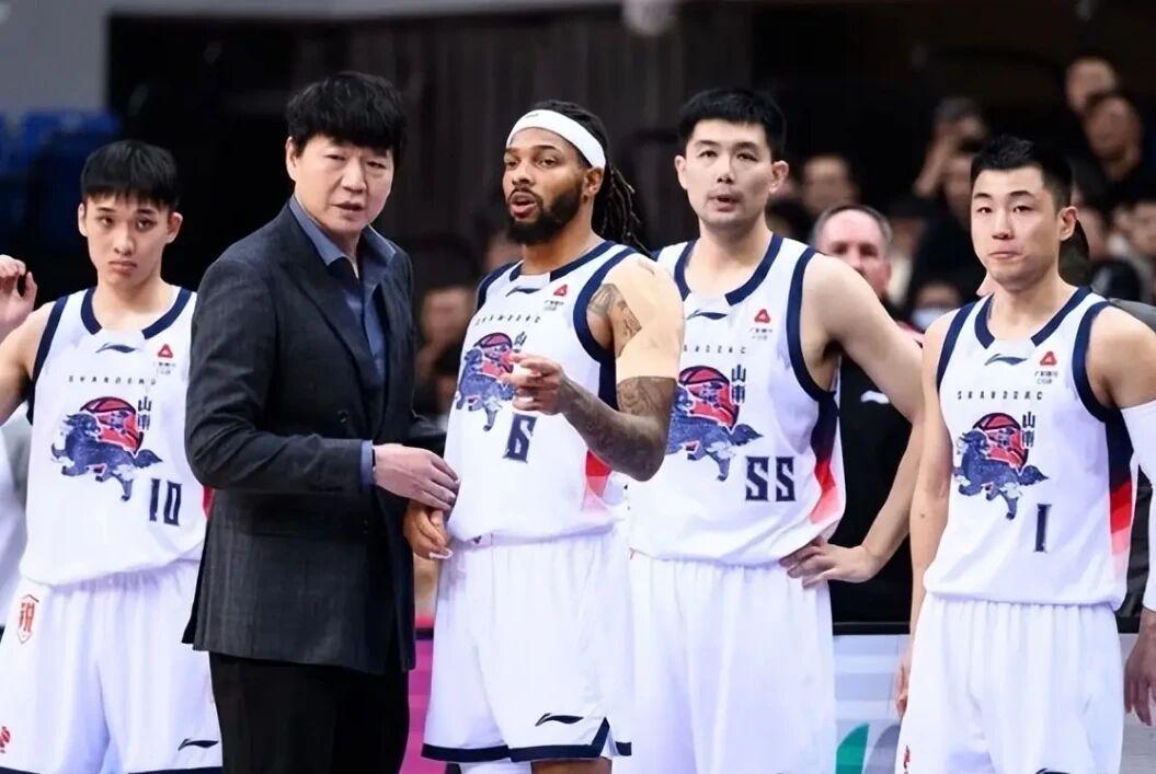 华体会网页版-山东男篮好消息！内线大将克里斯将复出，琼斯和斯蒂尔二选一离队